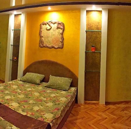 Apartment On Hrushevskoho 28 루치크 외부 사진